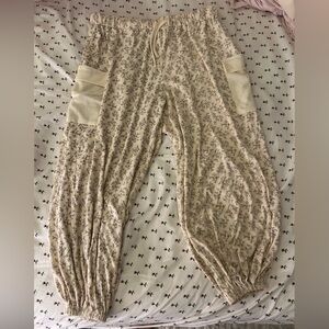 POL Cream and Blue Floral Pants